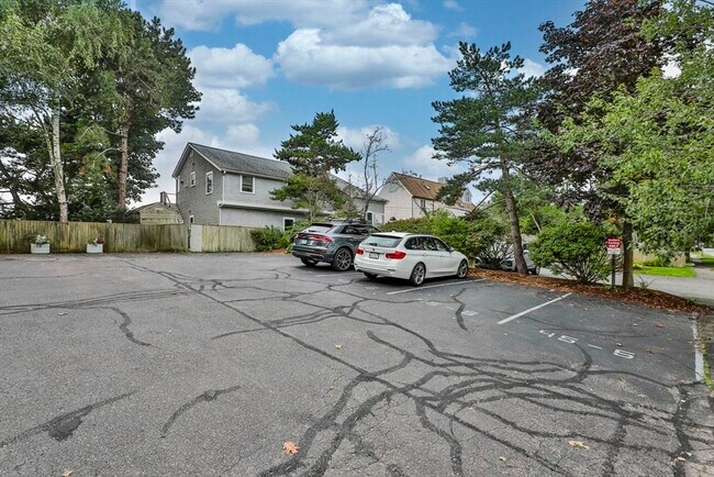 Building Photo - 45 Raymond St