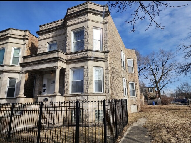 Primary Photo - 5741 S Peoria St