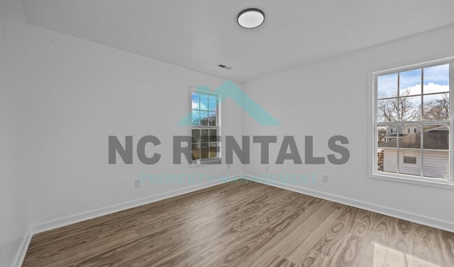 Building Photo - 607 Roosevelt Ave
