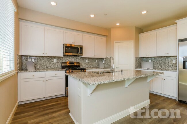 Building Photo - 1214 Victorian St