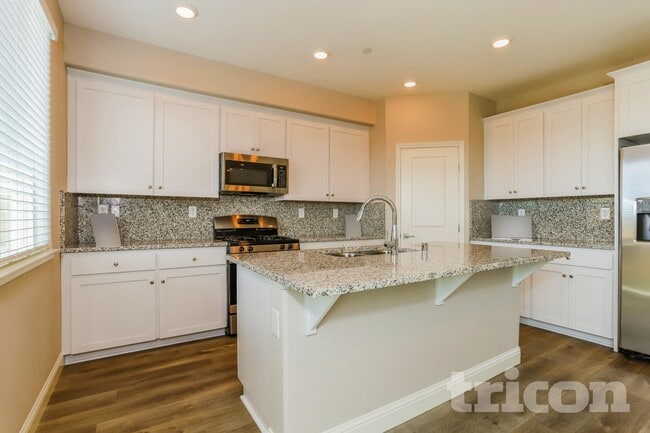 Building Photo - 2075 Comstock Ln