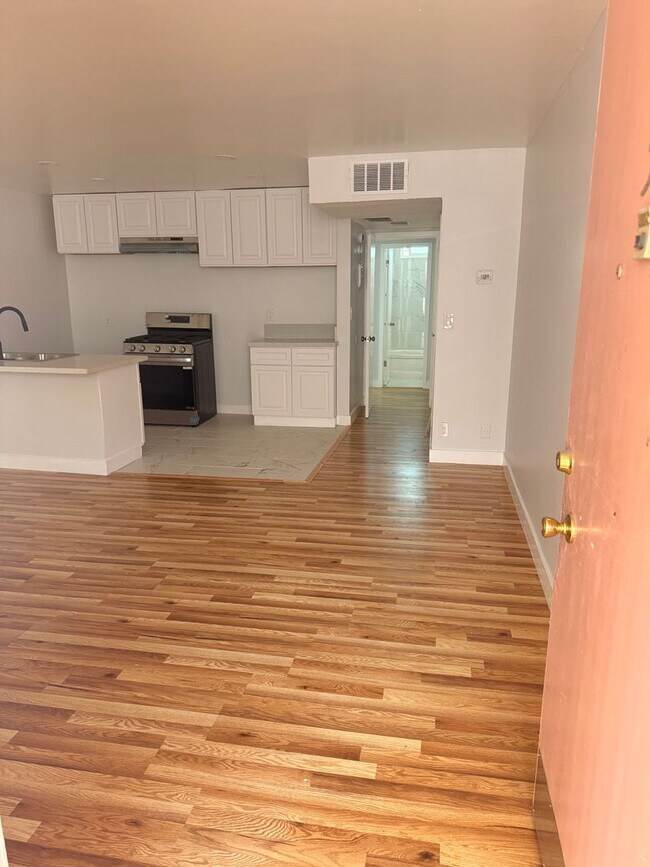Building Photo - 14751 Titus St