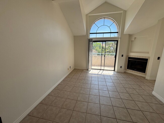 Building Photo - 2 Bedroom + Loft Condo for Rent in Canyon Country!