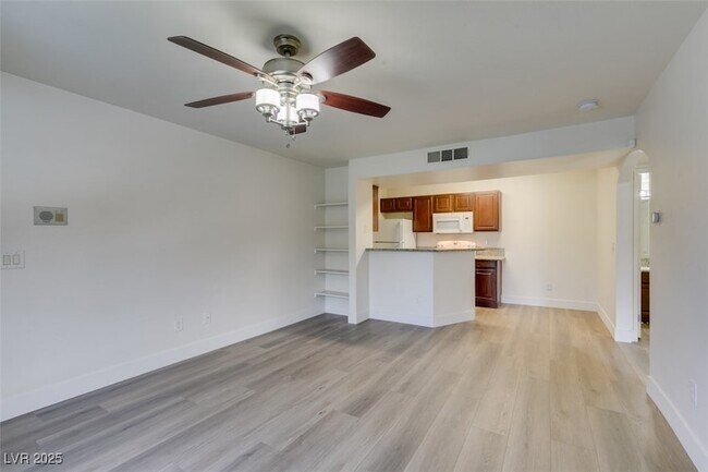 Building Photo - 5166 S Jones Blvd