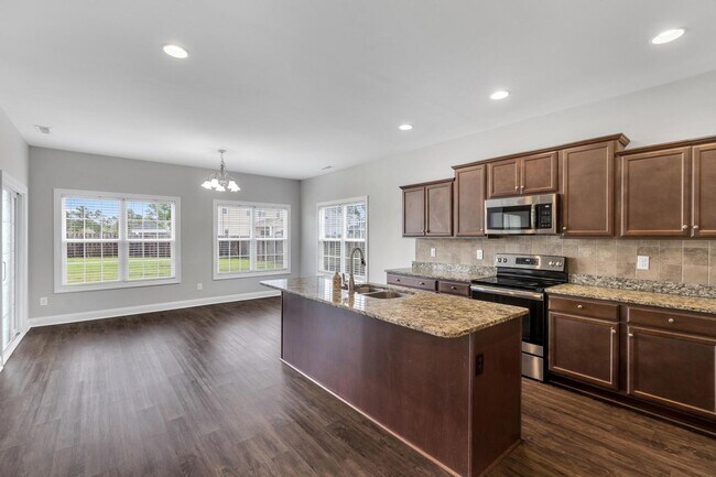 Building Photo - Large 4 bedroom home!