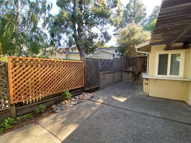 Building Photo - Nice Two-Story Unit with Attached Garage a...