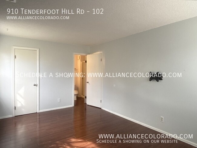 Building Photo - 910 Tenderfoot Hill Rd
