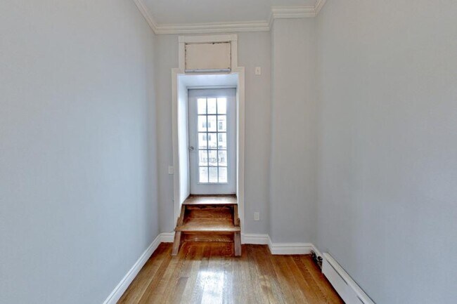 Building Photo - 4 bedroom in New York NY 10019