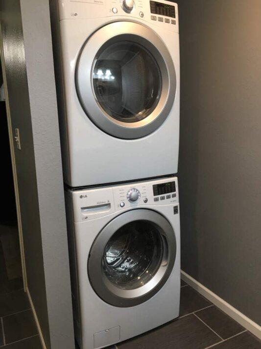 Building Photo - 212 S Albert Ave