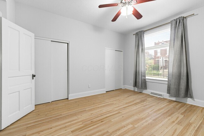 Building Photo - 19 E Mithoff St