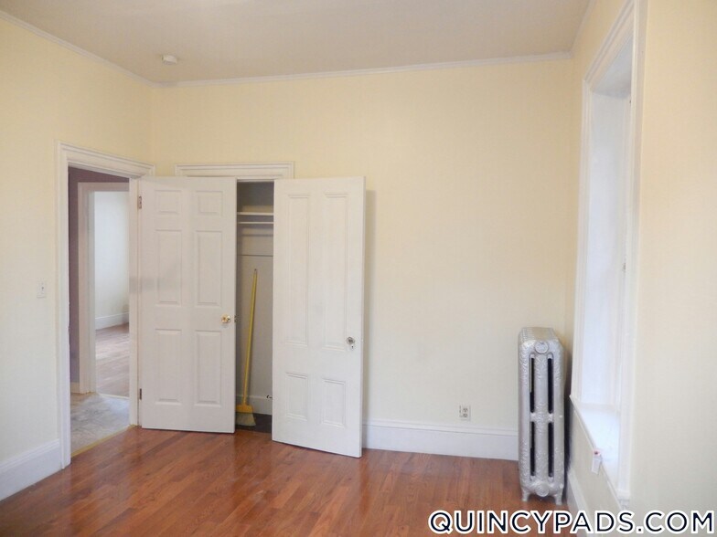 Building Photo - 161 Grandview Ave