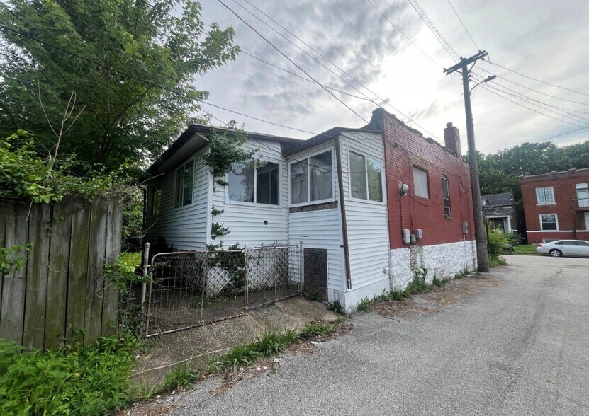 Building Photo - 2810 Norwood Ave