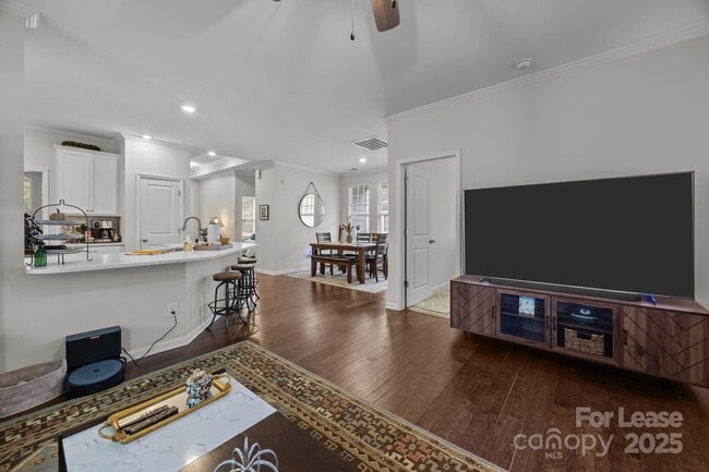 Building Photo - 113 Mac Aly