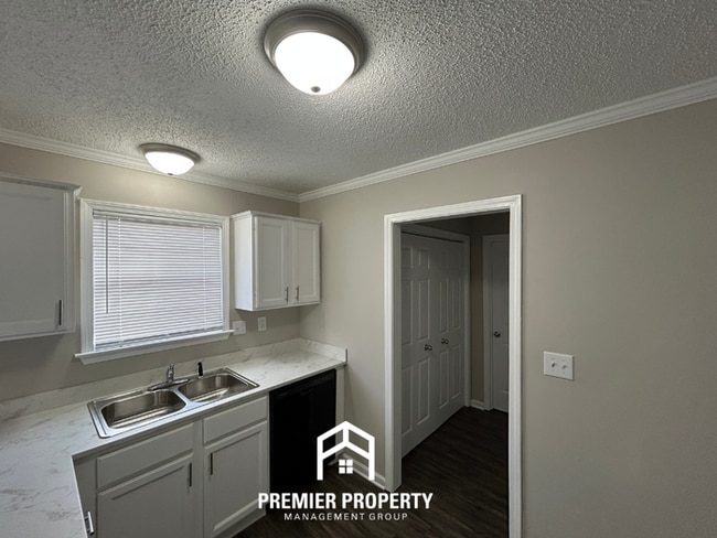 Building Photo - Newly Renovated 3-Bedroom Home for Rent in Memphis, TN - 2-Story Home with Garage & Fenced Yard