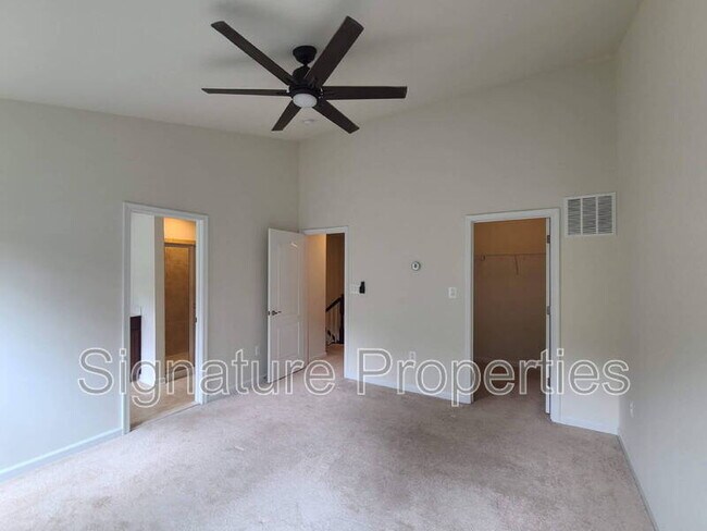 Building Photo - 316 Tree Line Dr