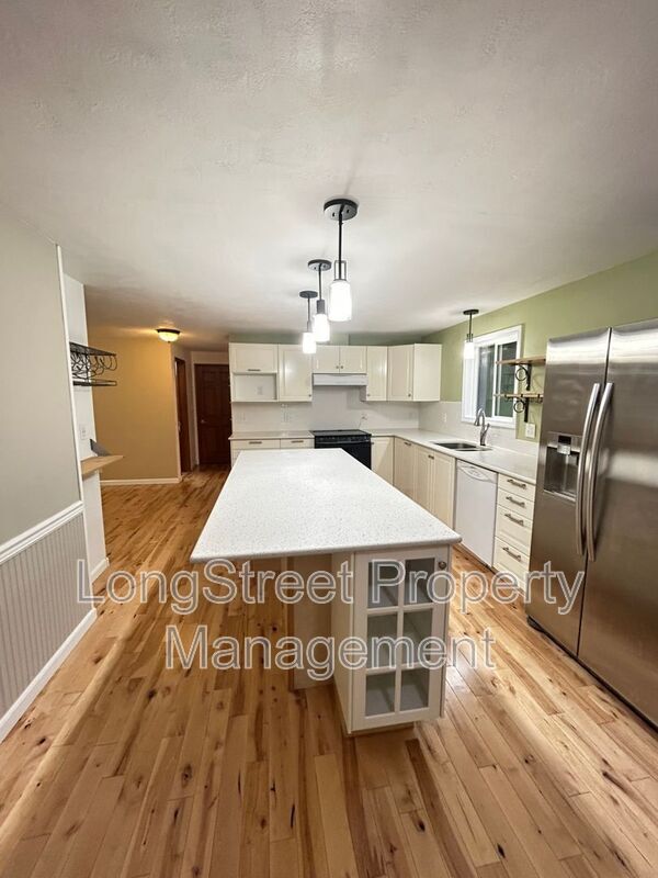 Building Photo - 3325 NW Circle Blvd