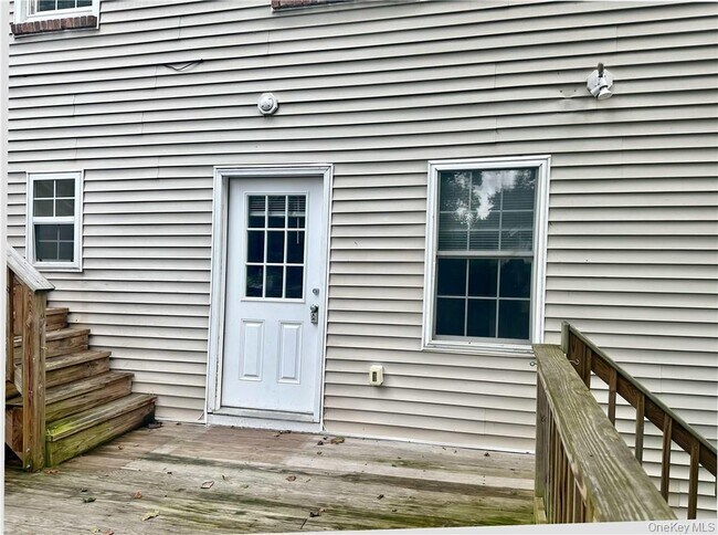 Building Photo - 570 NY-52