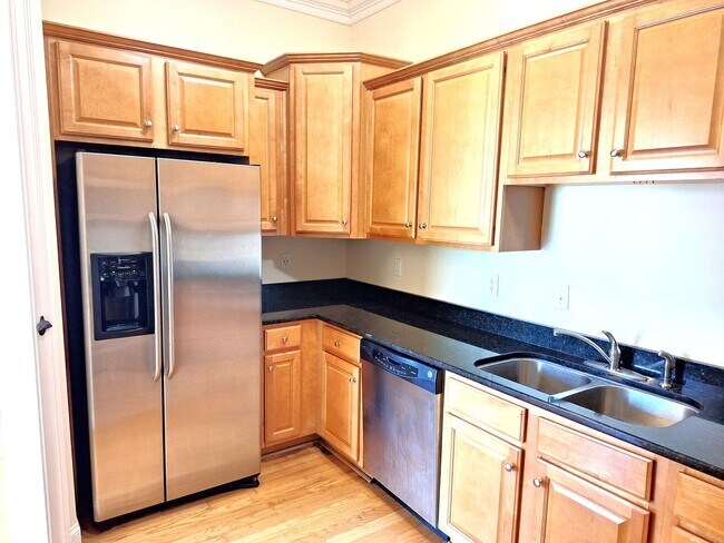 Building Photo - 3 bedroom/ 2 bathroom- Bennington on the Park