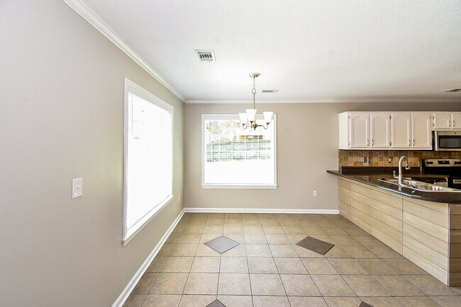 Building Photo - 401 Timber Way S