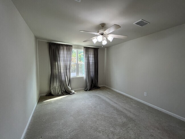 Building Photo - 1532 39th Ave Lp NE