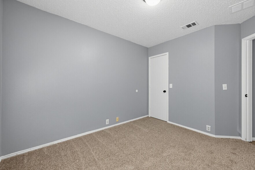 Building Photo - 3912 Sonoma Dr