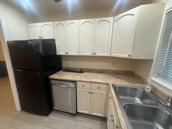 Building Photo - 2509 Dudley Dr W