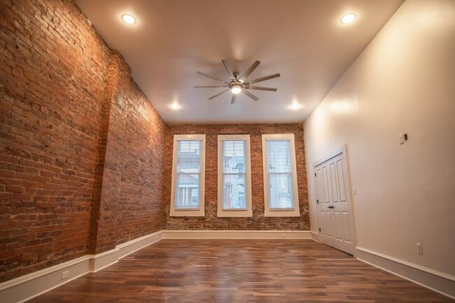 Building Photo - Downtown Luxury Loft Apartment
