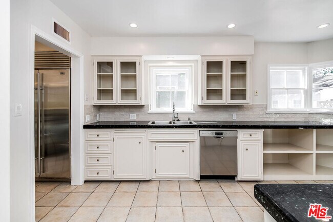 Building Photo - 4649 Sancola Ave