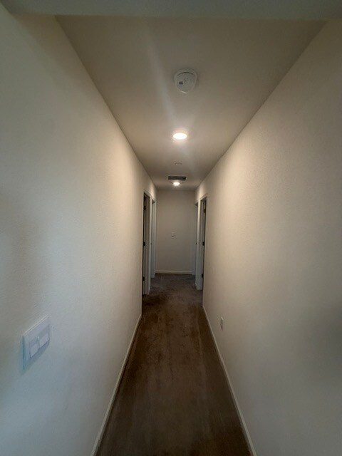 Building Photo - Newer Build, All Electric Home 5 Bedrooms, Loft, 3 bathrooms