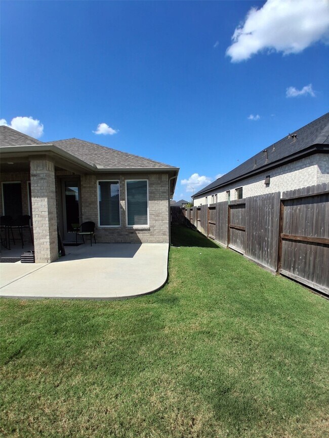 Building Photo - 22231 Sam Raburn Dr