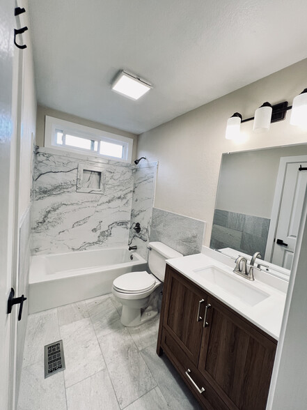 Upstairs Primary Bathroom - 2239 Warfield Way