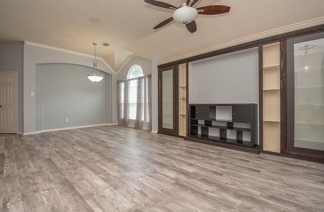 Building Photo - 4006 Dell Ln