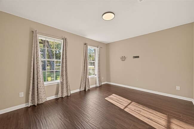 Building Photo - 101 Royal Ct