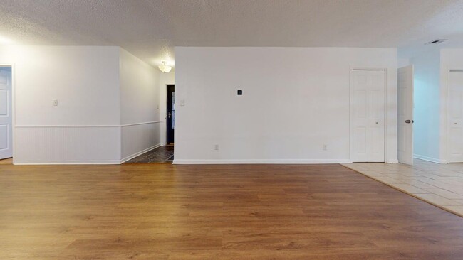 Building Photo - 1604 SE Jarman Ave
