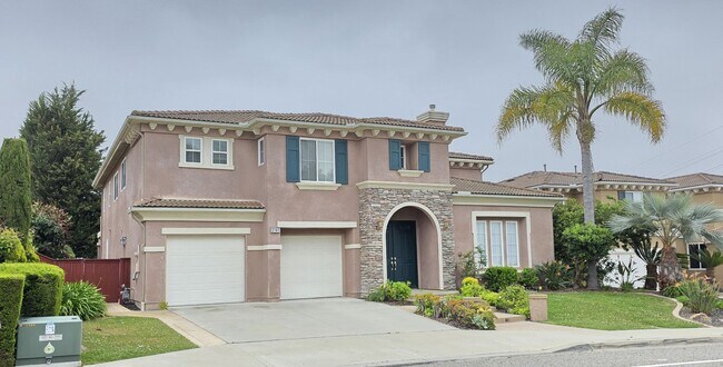 Building Photo - Large lovely home with amazing views! July...