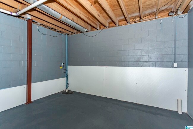 Building Photo - 713 Jason Cir