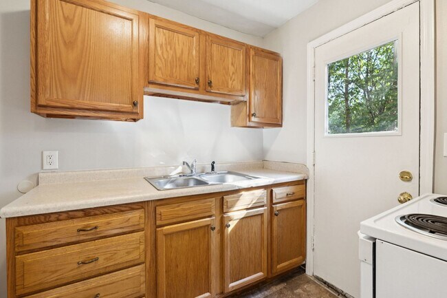 Building Photo - 2044/2046 S 20th St Duplex
