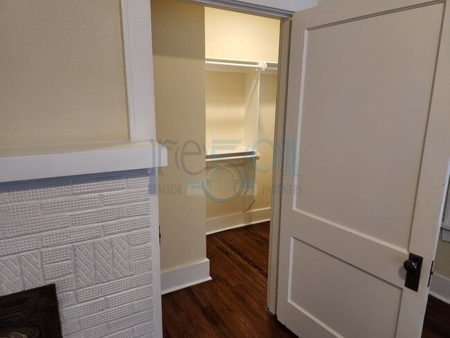 Building Photo - New Downtown Condo Feel With the Hillcrest Vibe!