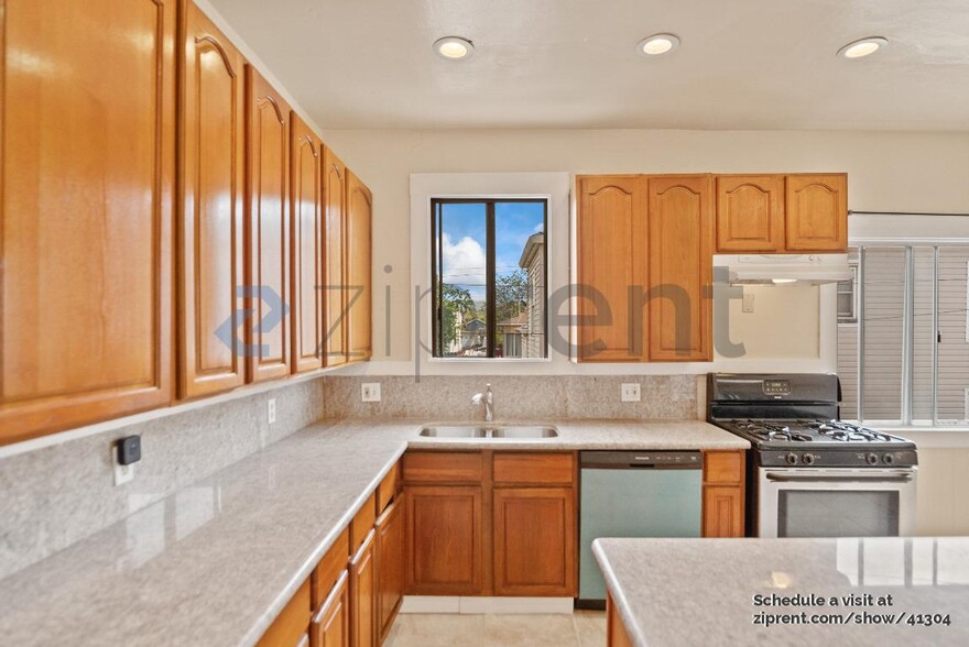 Building Photo - 850 40th St