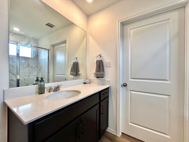 Building Photo - 3 BR / 2 BA Home for Rent in Hutto