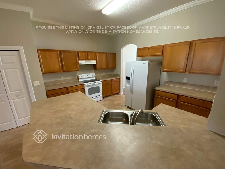 Building Photo - 11121 Apple Blossom Trail W