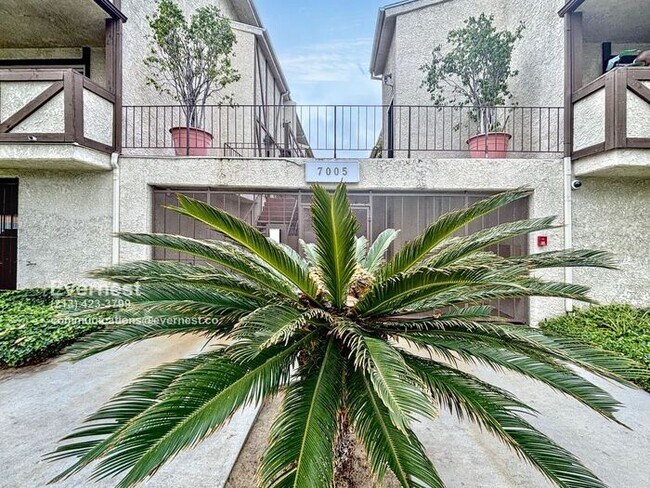 Building Photo - Lovely 2-Bed, 2-Bath Condo with Great Loca...