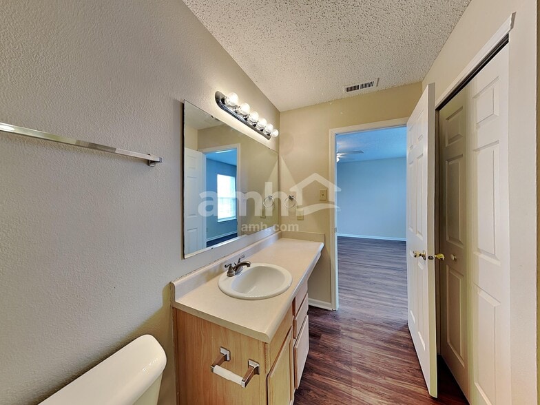 Building Photo - 12440 Rose Haven Dr