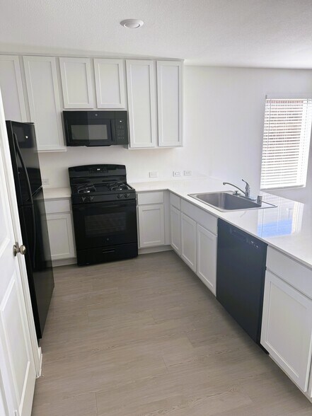 Building Photo - 1271 Falcon Heights Dr