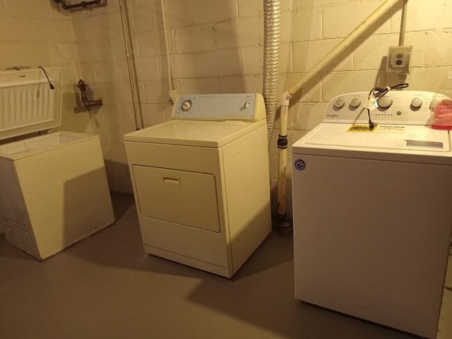Full Size Laundry Area w/ Freezer Chest - 11742 Beaconsfield St