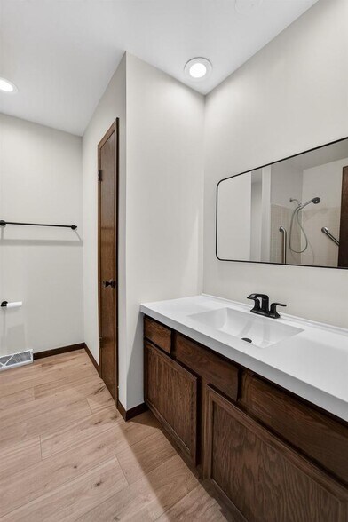 Building Photo - 5736 Pembroke Dr