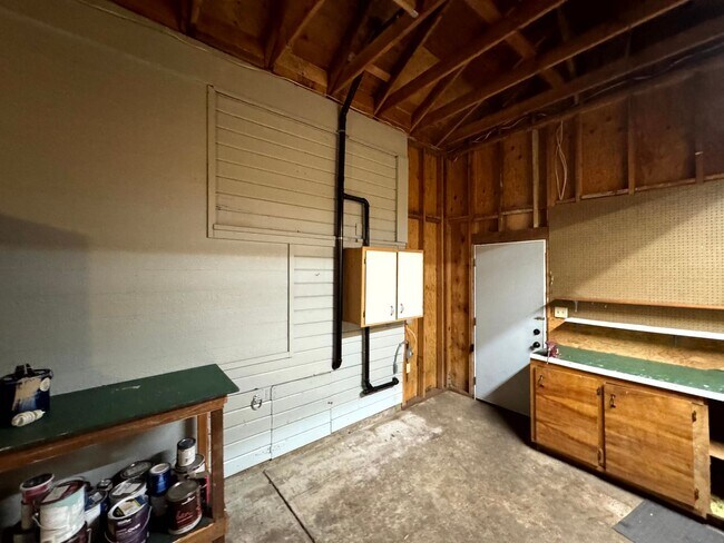 Building Photo - 4 Bedroom House Near Downtown Eugene