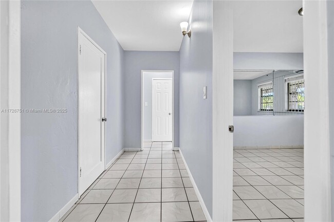 Building Photo - 319 NE 171 St