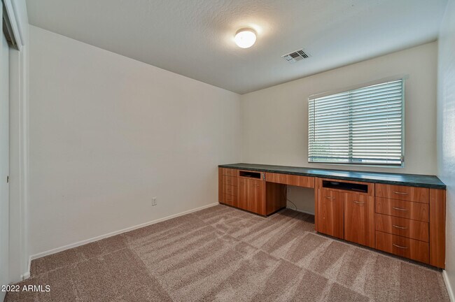 Building Photo - 2607 E Anderson Dr