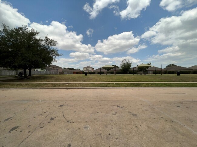 Building Photo - 18823 S Lyford Dr